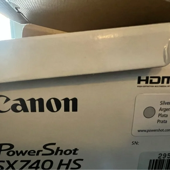 Canon SX740 HS Silver Digital Camera - Picture 12 of 16